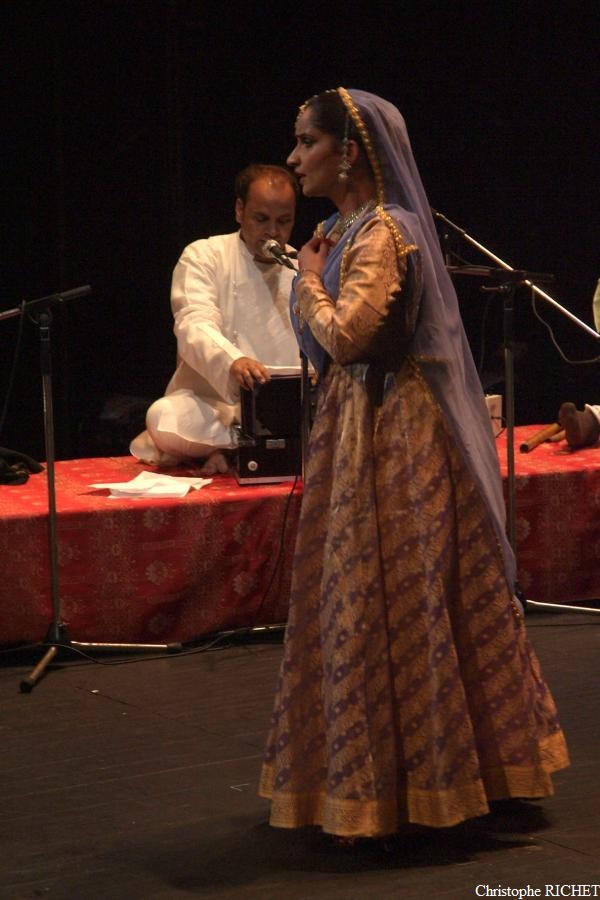 ../gallery/Gallery/SHARMILA conservatoir (74)_1.jpg